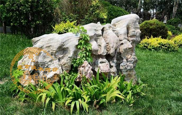 制作庭院假山时灵璧石的使用方法