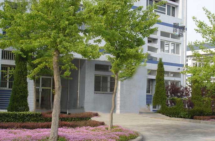 校园绿化.jpg 校园绿化