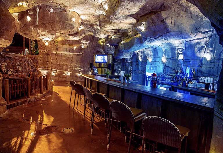 山洞咖啡厅